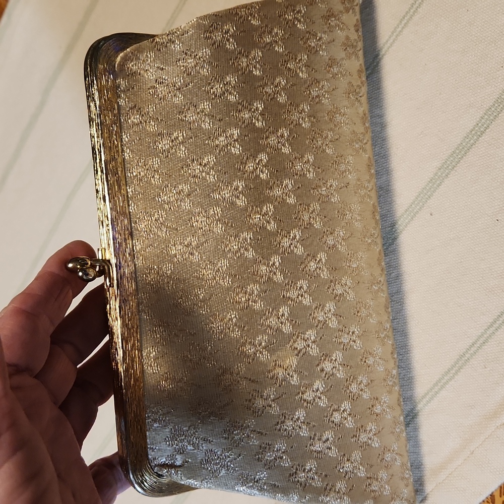 Elegant Gold Clutch Bag - Picture 3 of 8